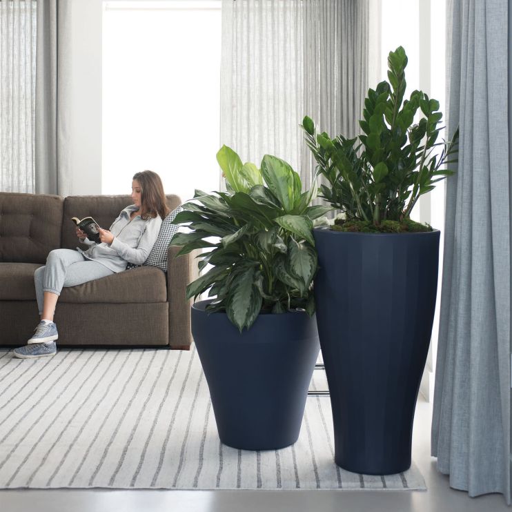 Crescent Garden Self-Watering Cup Tall Round Plastic Planter